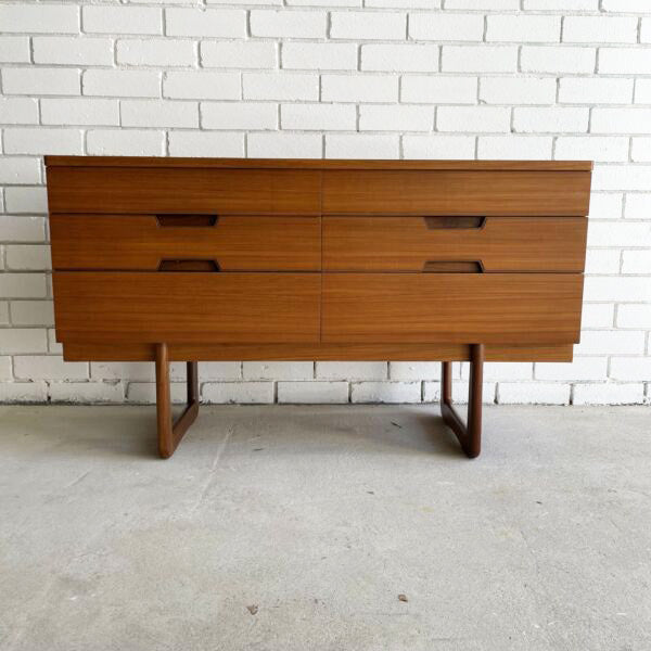 Mid Century Chest of Drawers W/ Sleigh Legs
