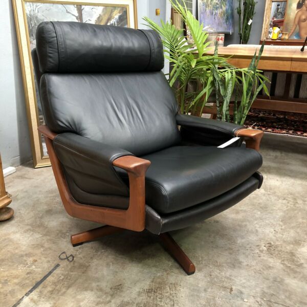 Tessa T21 Leather Swivel Armchair