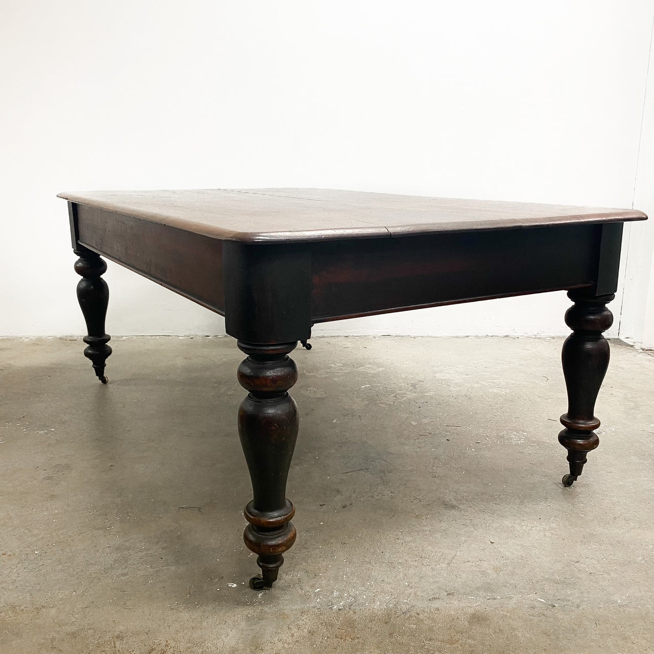 Colonial Table Colonial Turned Leg Cedar Dining Table – The Design Ark