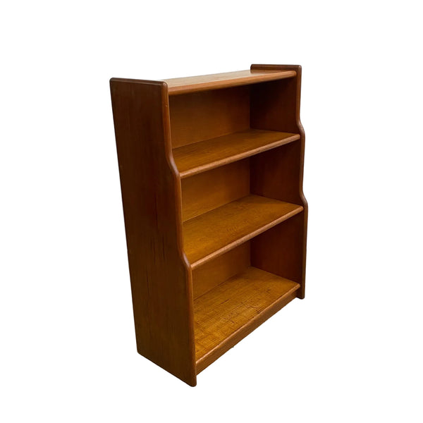 Compact Vintage Oak Shelves With Waterfall Front