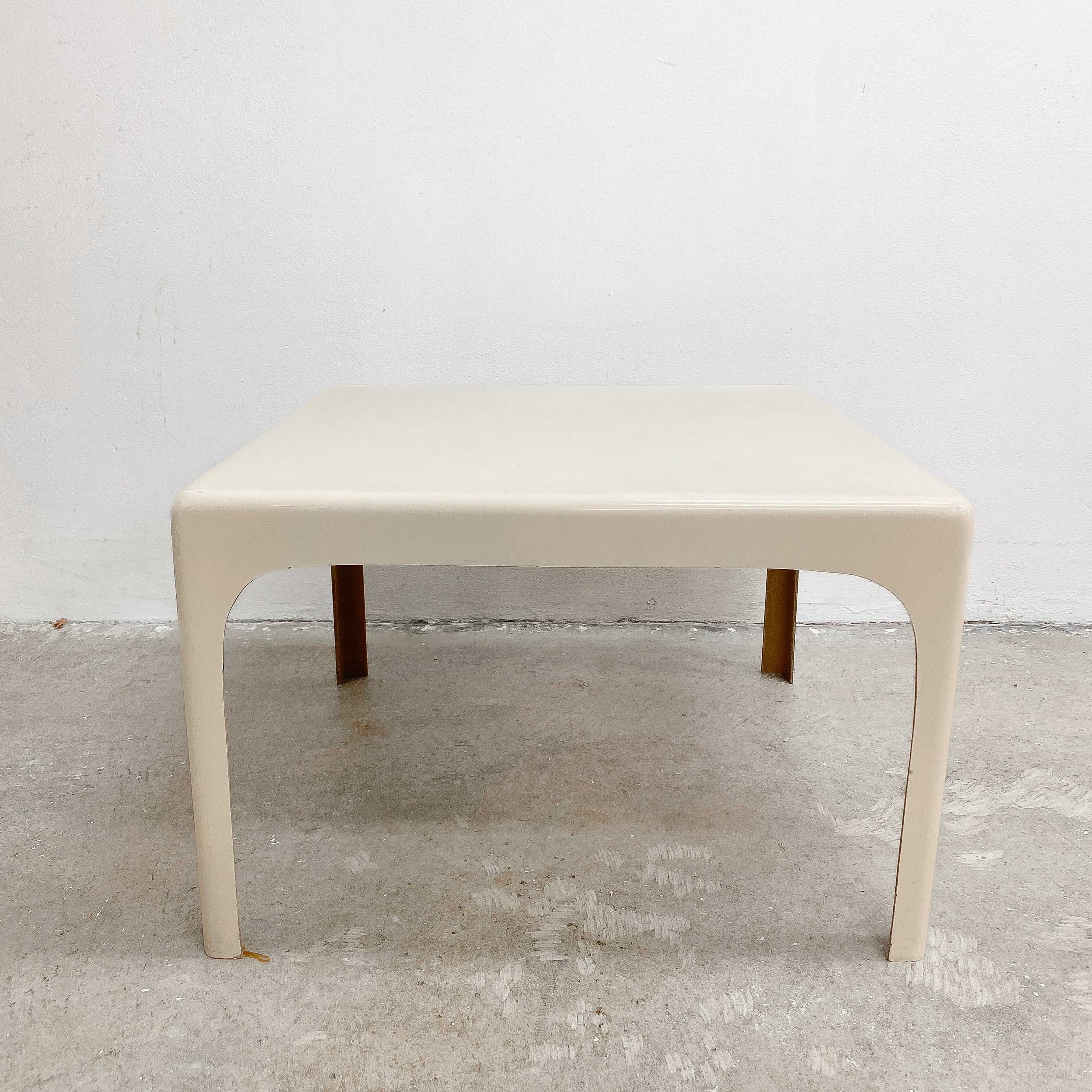 Mid Century Fiberglass Modernist Coffee Table– The Design Ark