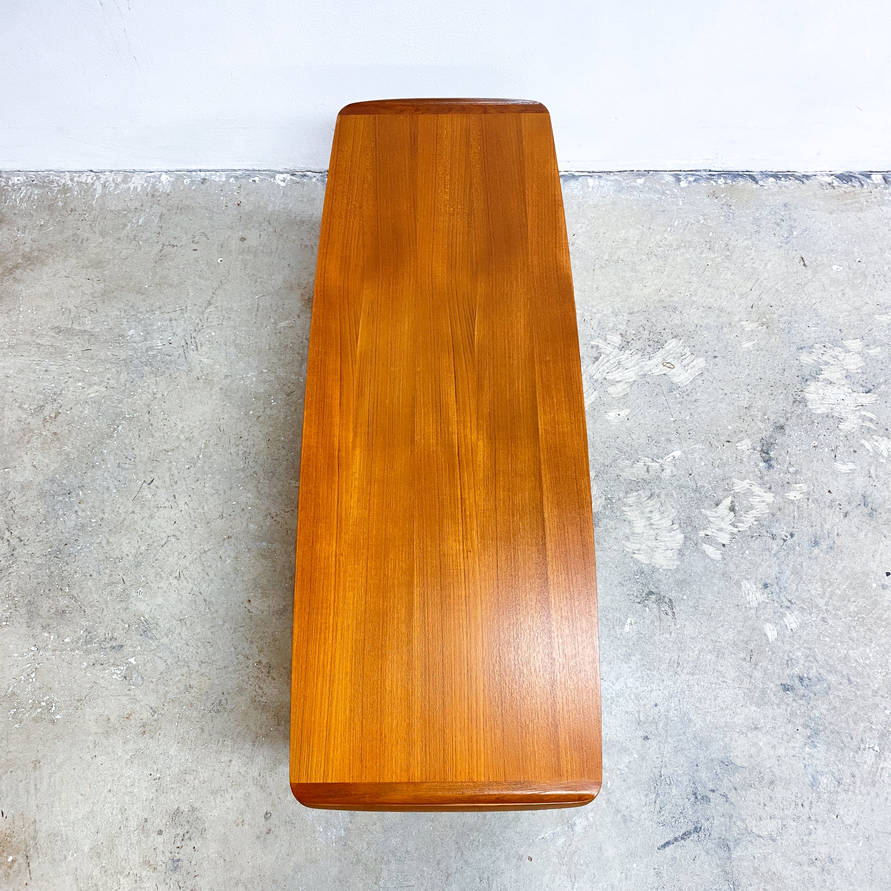 Parker Mid Century Lip End Coffee Table With Magazine Shelf - Professi ...