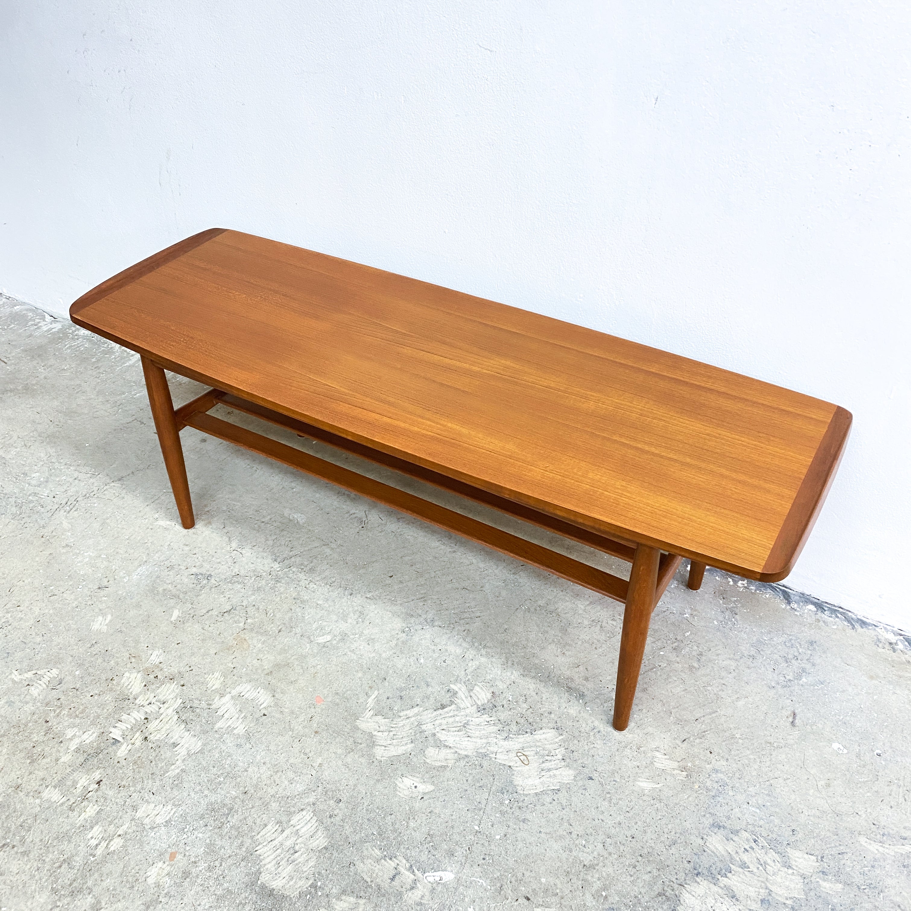 Parker Mid Century Lip End Coffee Table With Magazine Shelf - Professi ...