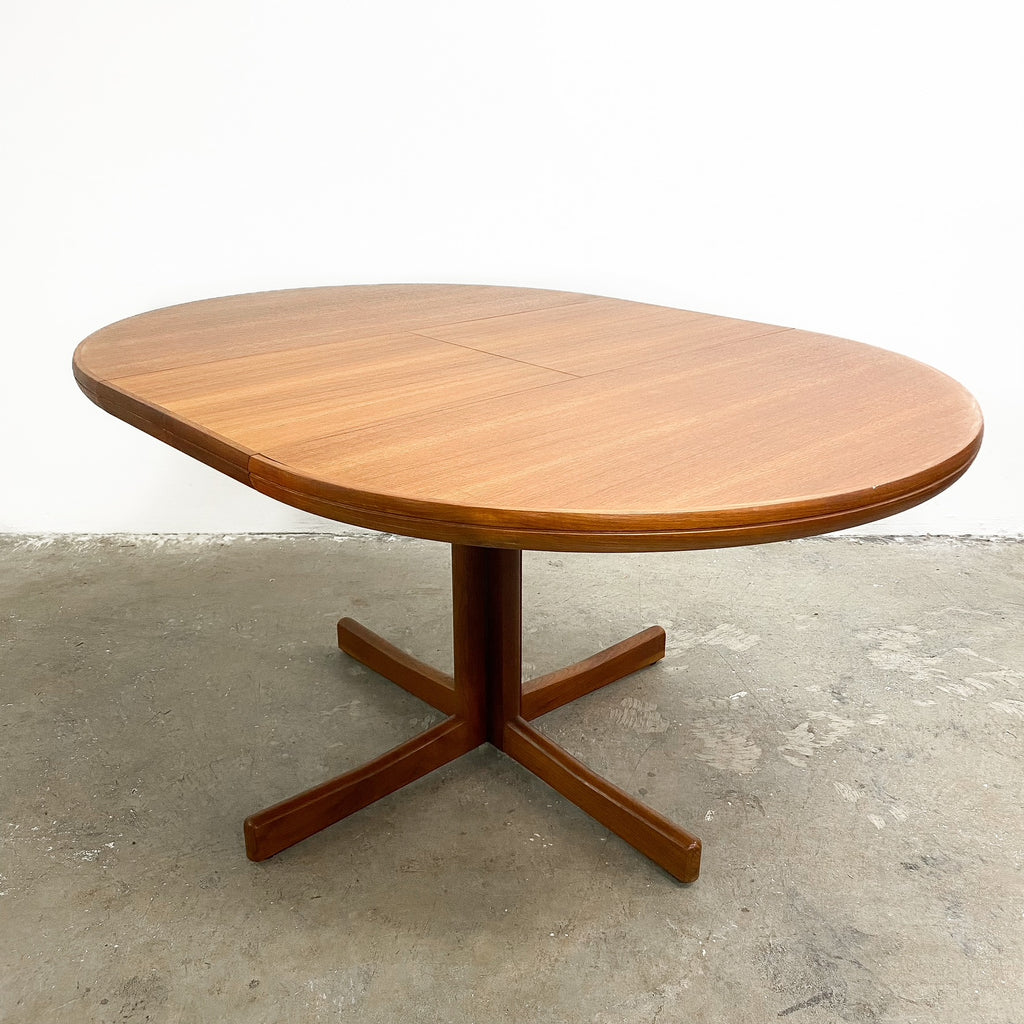 Mid Century Round Chiswell Extension Dining Table 
