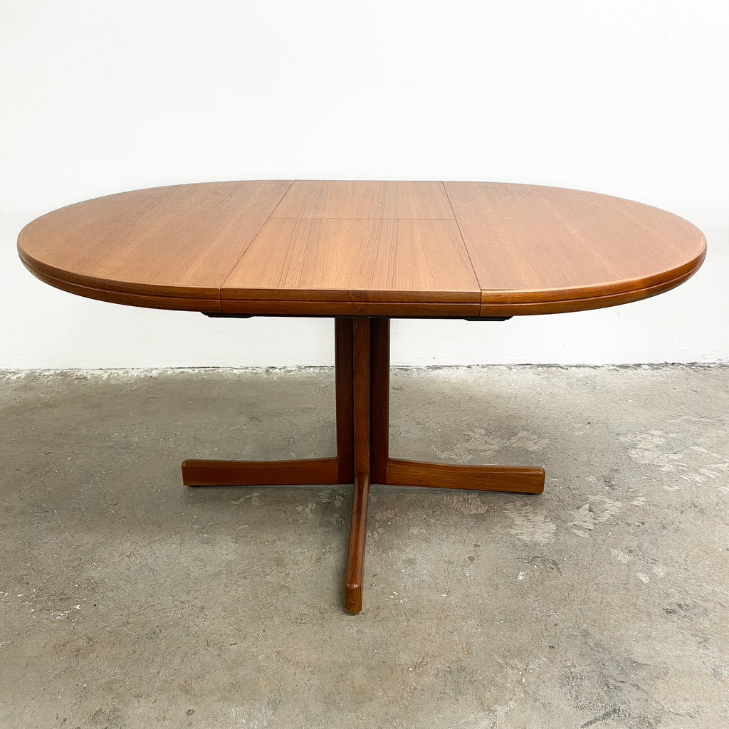 Mid Century Round Chiswell Extension Dining Table 