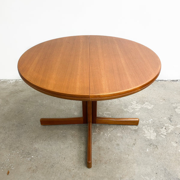 Mid Century Round Chiswell Extension Dining Table 