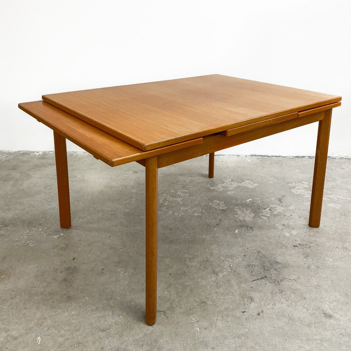 Mid Century Blonde Wood Extension Dining Table – The Design Ark