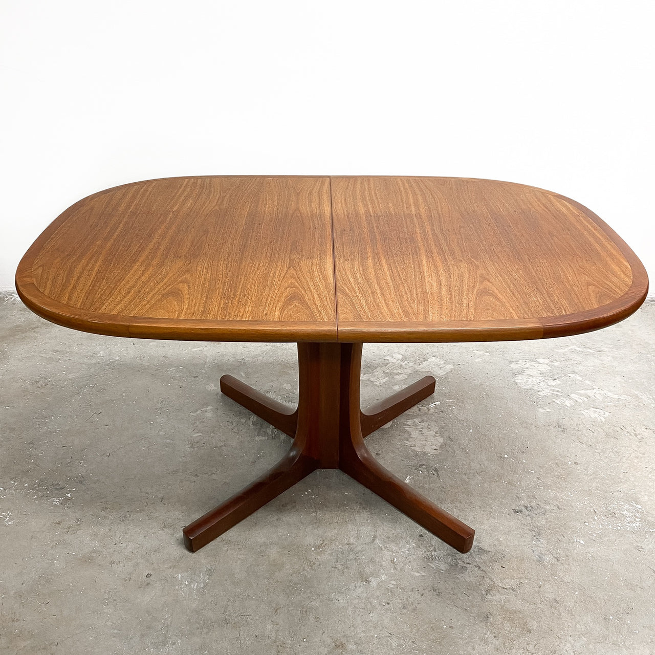 Oval Mid Century Catt Furniture Extension Dining Table