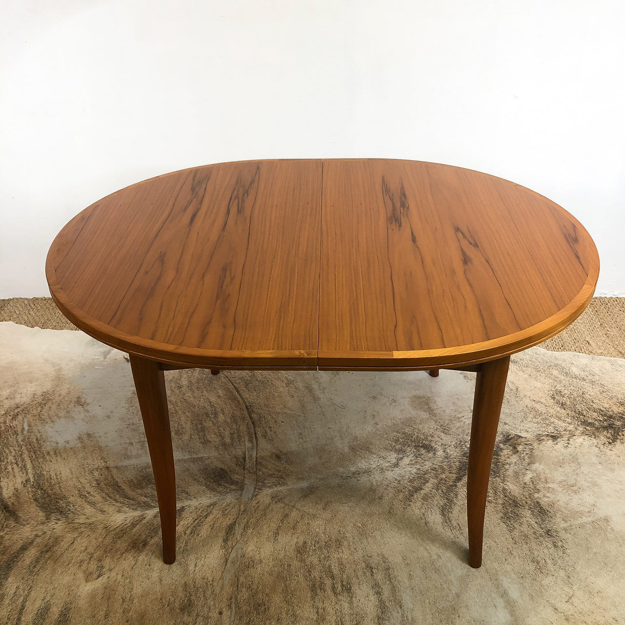 Mid Century Parker Round Extension Dining Table