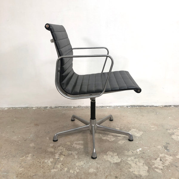 Genuine Eames Group Chair ICF Italy