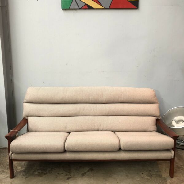 Immaculate Mid Century Tessa T21 Three Seater Lounge
