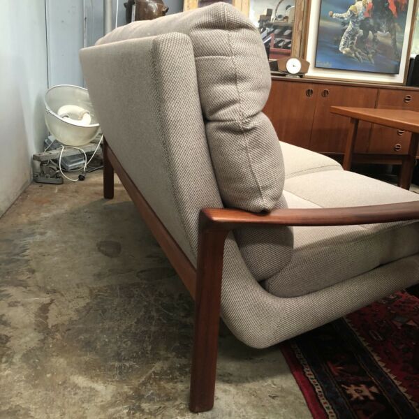 Immaculate Mid Century Tessa T21 Three Seater Lounge