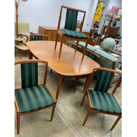 Parker dining setting