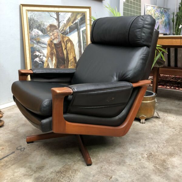 Tessa T21 Leather Swivel Armchair