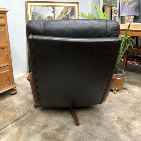 Tessa T21 Leather Swivel Armchair